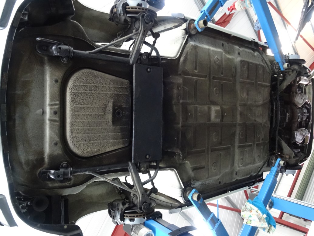 Porsche 911 3.2 Targa Underneath Bottom of Car